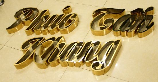 Chữ inox lồng mica hút nổi